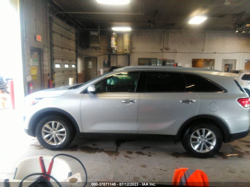 2016 KIA SORENTO LX - 5XYPG4A35GG032702