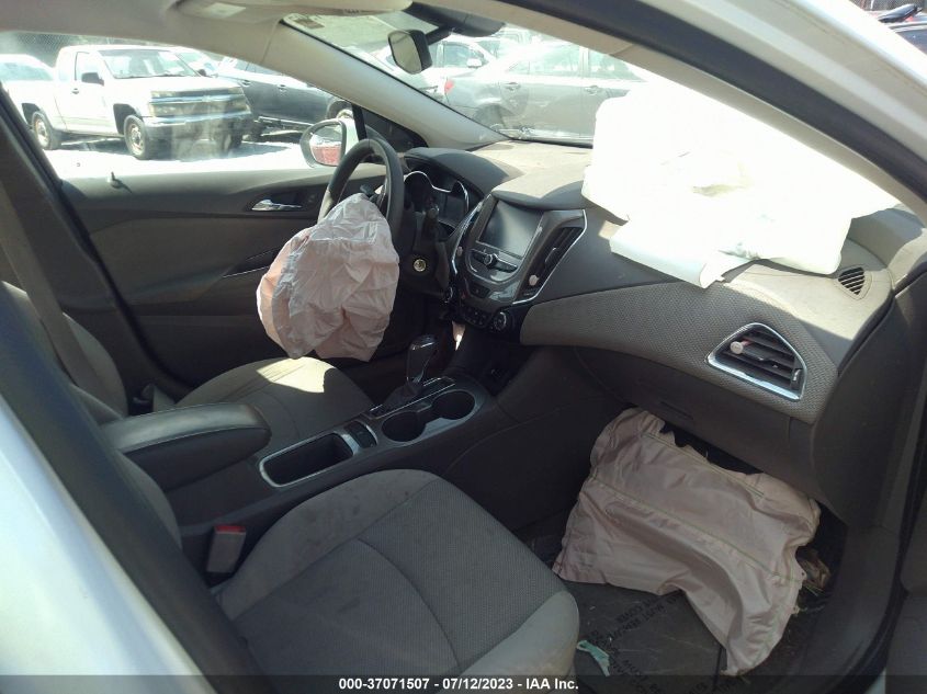 2018 CHEVROLET CRUZE LT - 1G1BE5SM2J7176007