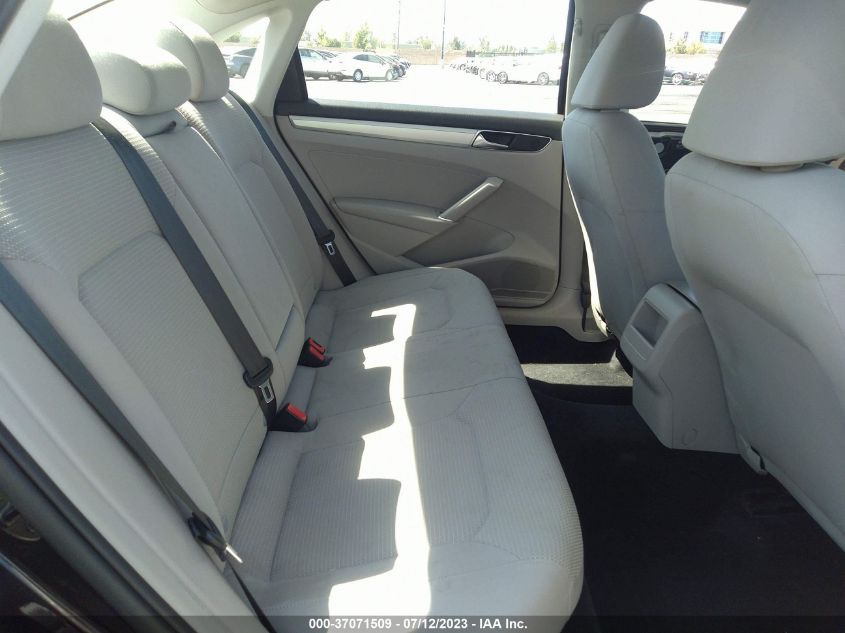 2018 VOLKSWAGEN PASSAT 2.0T S/R-LINE - 1VWAA7A32JC044114