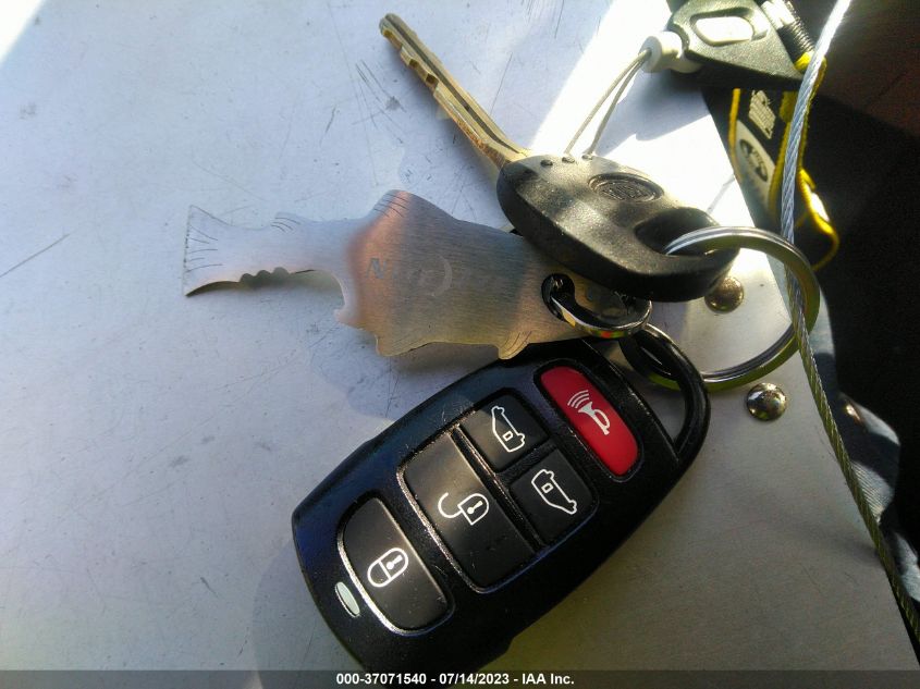 2014 KIA SEDONA LX - KNDMG4C76E6547369