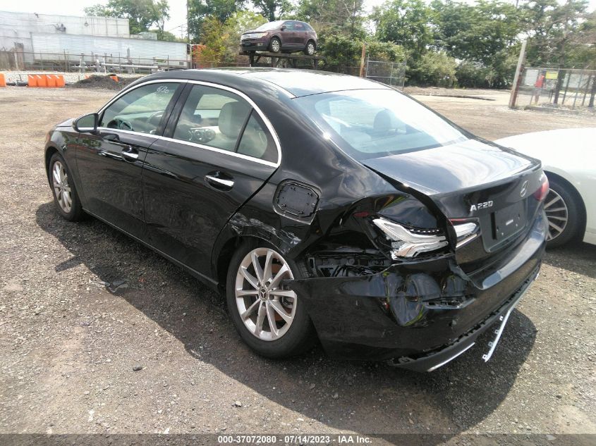 2022 MERCEDES-BENZ A-CLASS A 220 W1K3G4FB7NJ337751