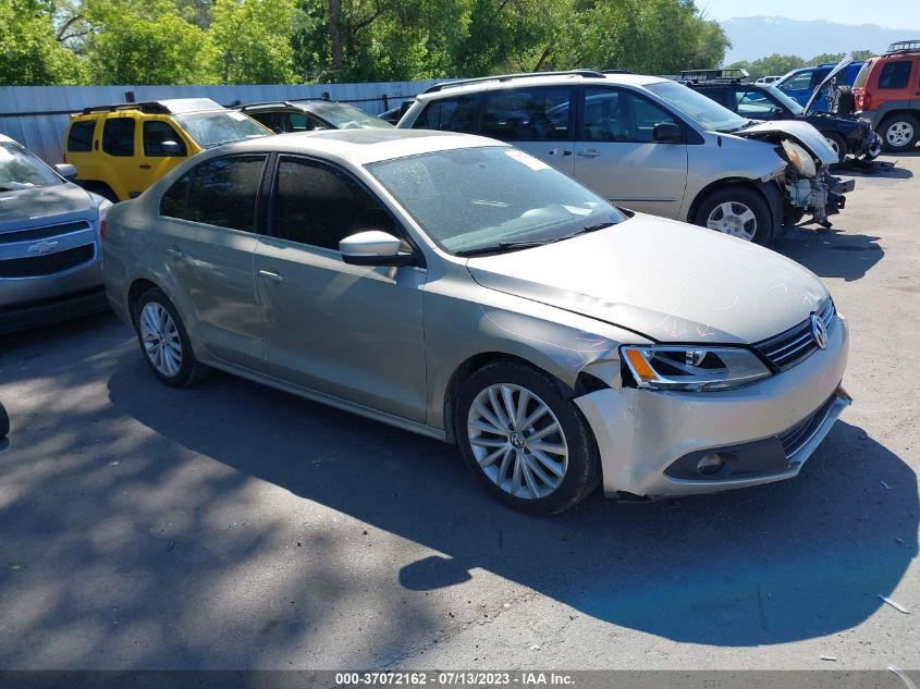 2014 VOLKSWAGEN JETTA SEDAN TDI W/PREMIUM/NAV - 3VWLL7AJ1EM251115