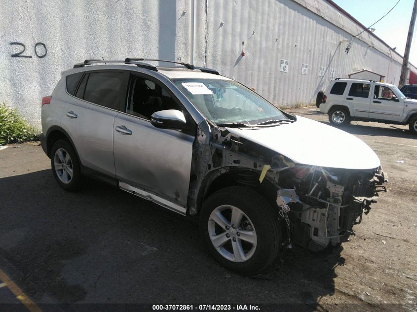 2014 TOYOTA RAV4 XLE - JTMRFREV6ED084419