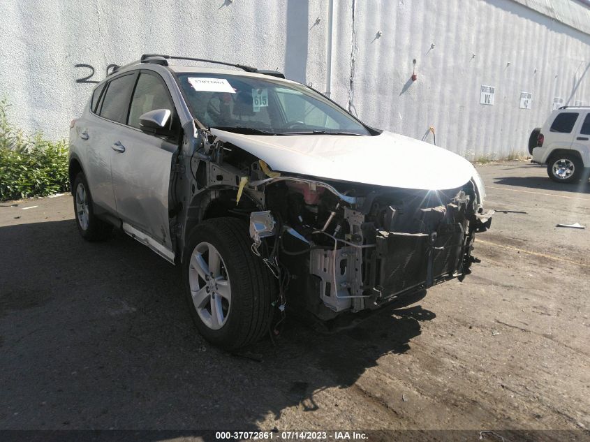 2014 TOYOTA RAV4 XLE - JTMRFREV6ED084419