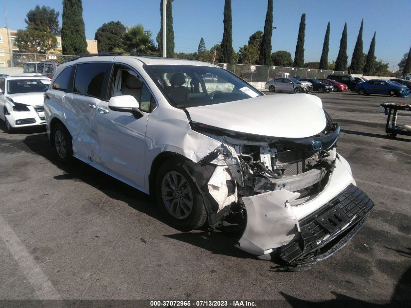 2022 TOYOTA SIENNA XLE - 5TDJRKEC7NS105471