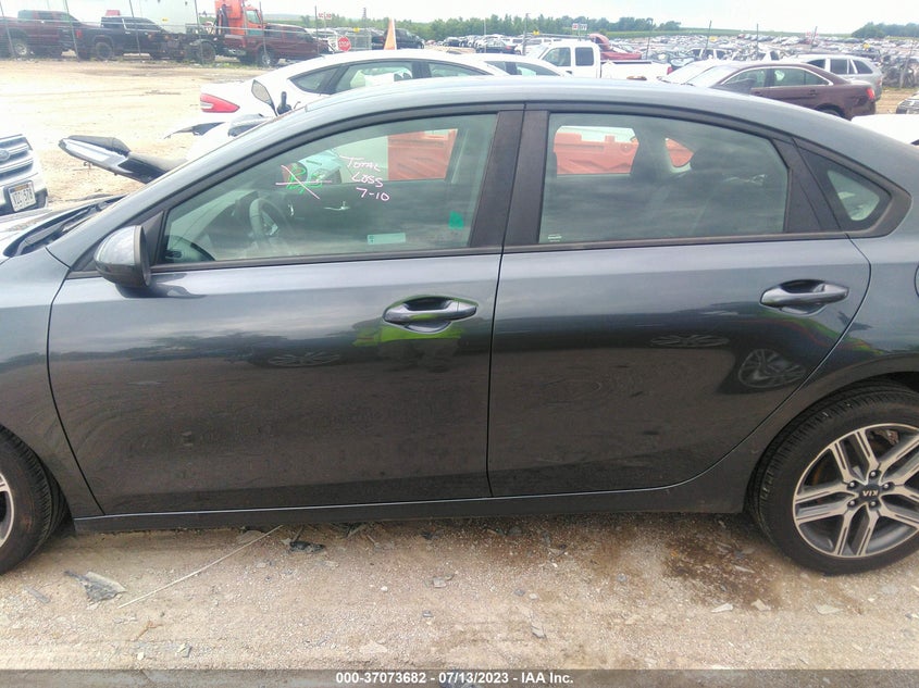 VIN 3KPF34AD8KE069944 2019 KIA FORTE S