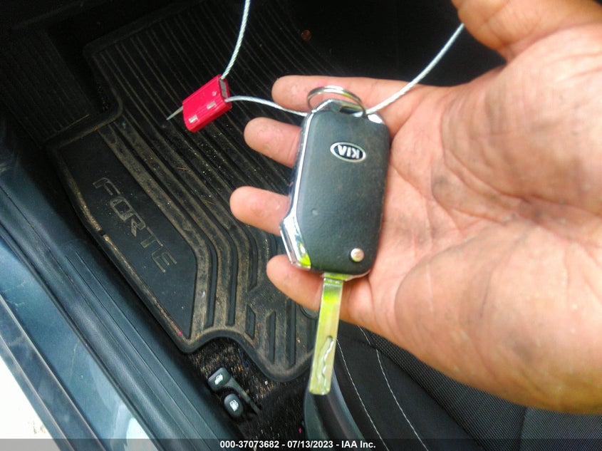 VIN 3KPF34AD8KE069944 2019 KIA FORTE S