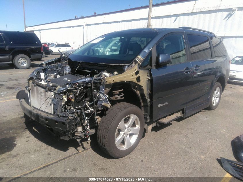 5TDKK3DC4GS765969 2016 TOYOTA SIENNA, photo no. 2