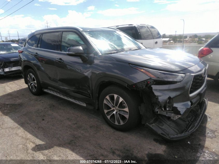 2022 TOYOTA HIGHLANDER XLE - 5TDGZRAH8NS558664