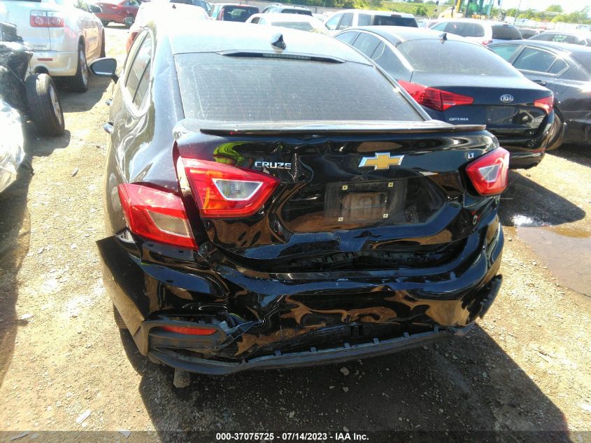2018 CHEVROLET CRUZE LT - 1G1BE5SM2J7223374