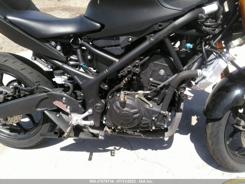 2019 YAMAHA YZFR3 MH3RH17Y9KK002131