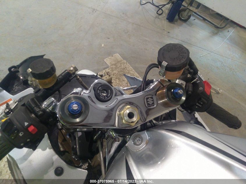 2008 SUZUKI GSX-R1000 JS1GT77A182103175