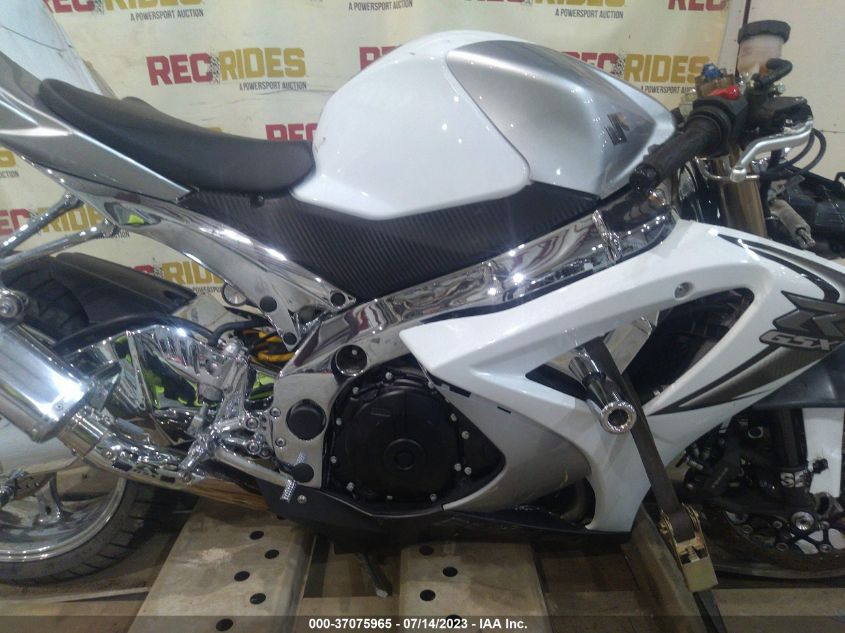 2008 SUZUKI GSX-R1000 JS1GT77A182103175