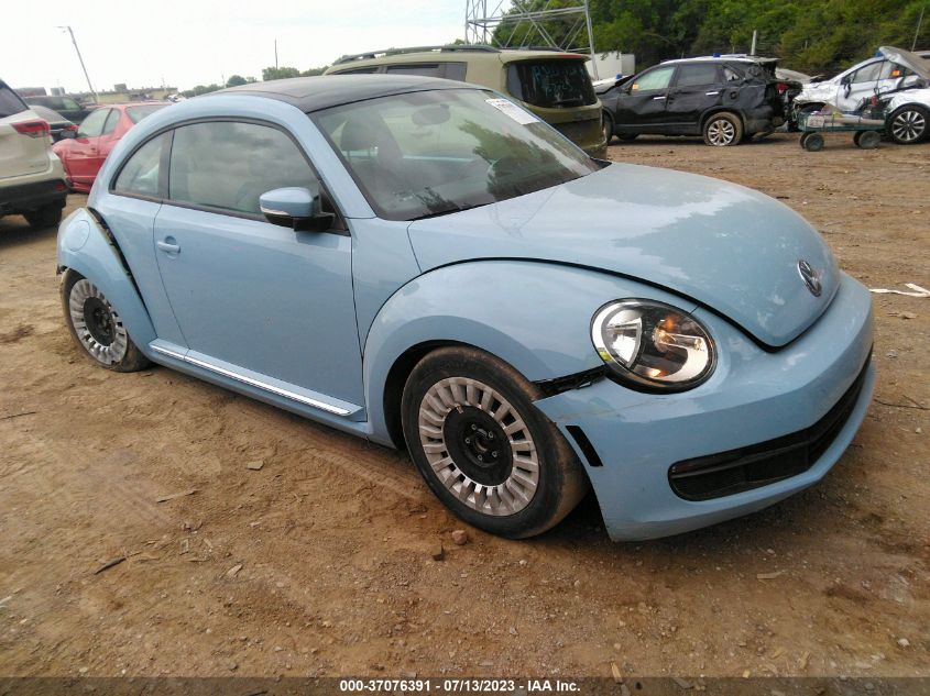 2014 VOLKSWAGEN BEETLE COUPE 2.5L W/SUN - 3VWJX7AT2EM605060