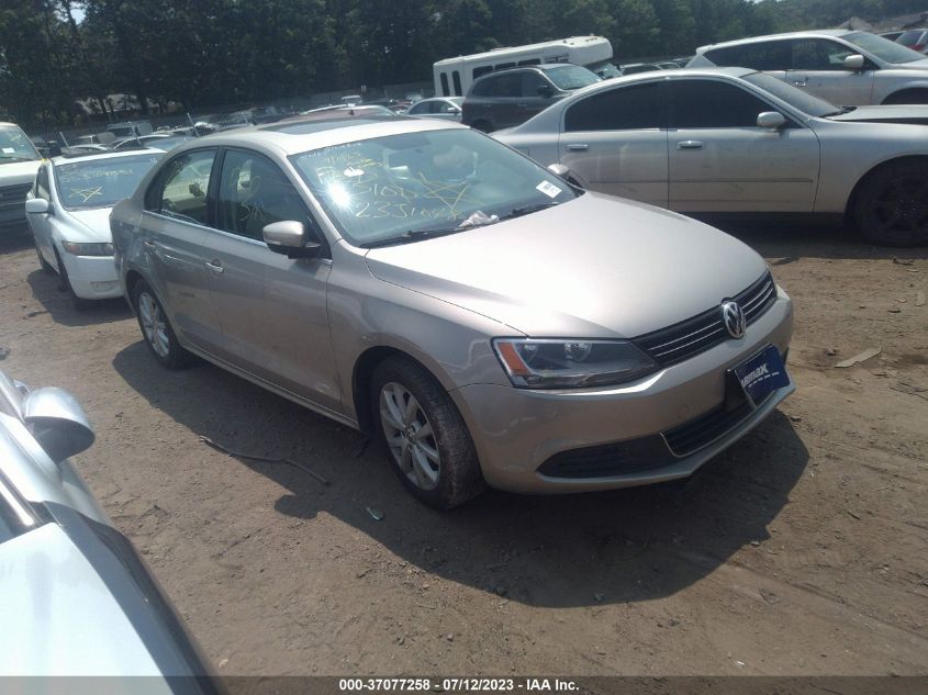 2014 VOLKSWAGEN JETTA SEDAN SE - 3VWD17AJ2EM286241