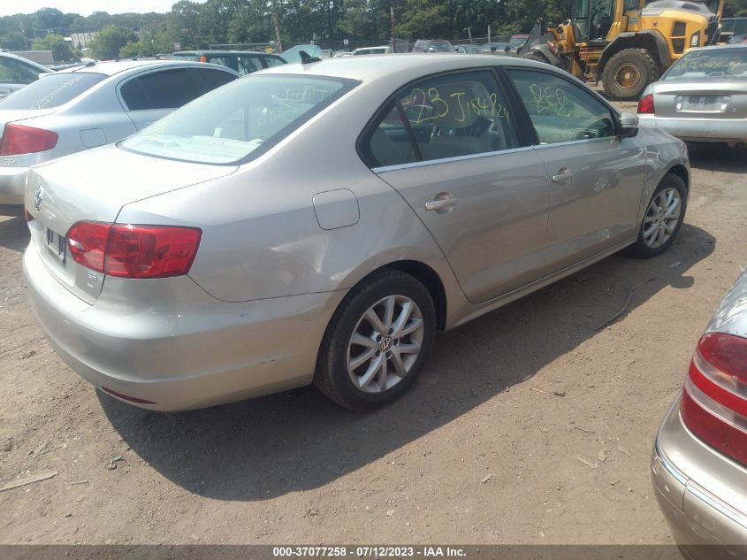 2014 VOLKSWAGEN JETTA SEDAN SE - 3VWD17AJ2EM286241