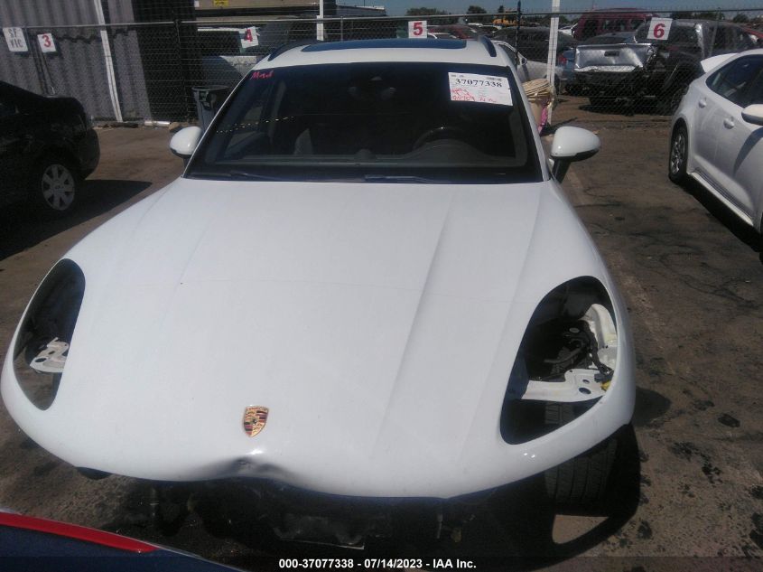 2015 PORSCHE MACAN TURBO - WP1AF2A52FLB90902