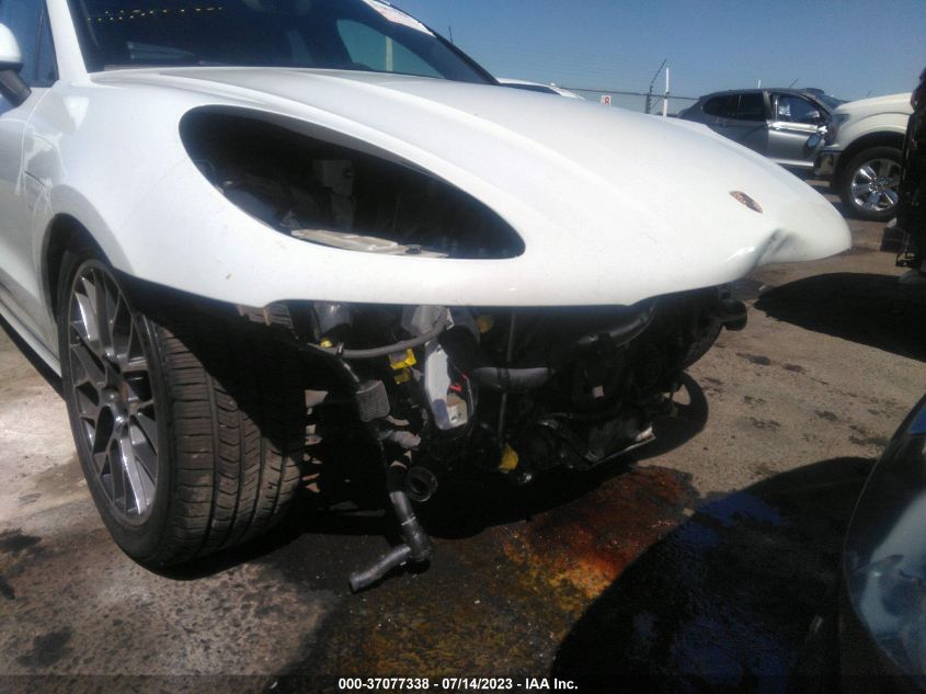 2015 PORSCHE MACAN TURBO - WP1AF2A52FLB90902