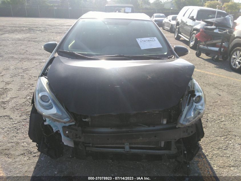 2015 TOYOTA PRIUS C - JTDKDTB32F1579601