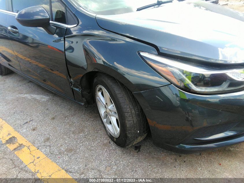2018 CHEVROLET CRUZE LT - 1G1BE5SM4J7121137