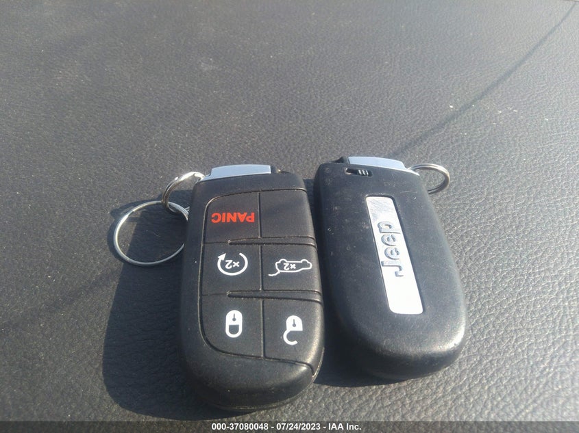VIN 1C4RJFAG3JC303275 2018 JEEP GRAND CHEROKEE ALTITUDE