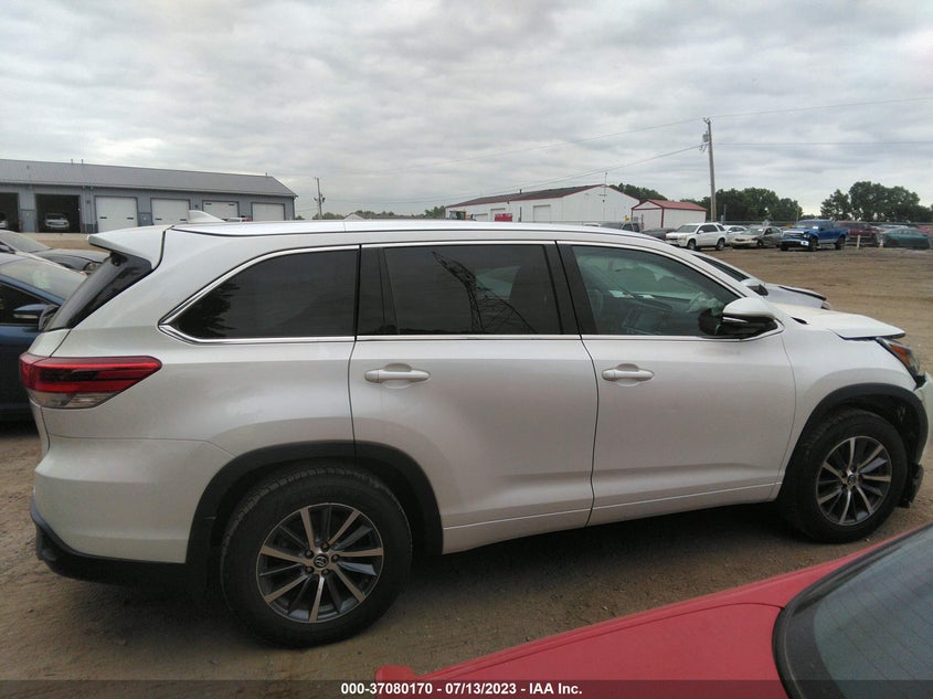 VIN 5TDJZRFHXHS515527 2017 TOYOTA HIGHLANDER XLE