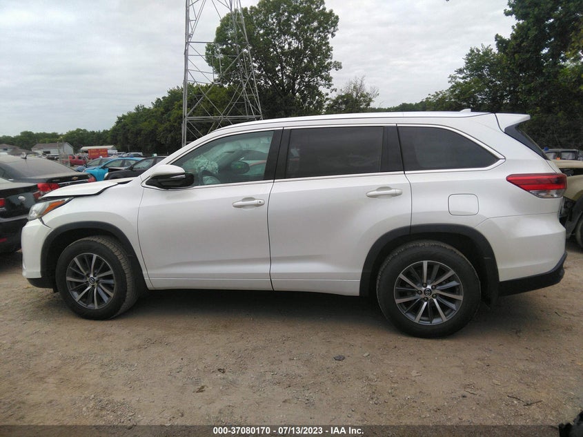 VIN 5TDJZRFHXHS515527 2017 TOYOTA HIGHLANDER XLE