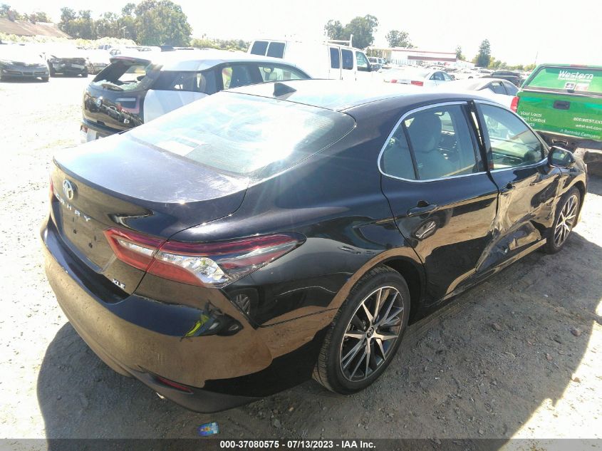 2022 TOYOTA CAMRY XLE - 4T1F11AKXNU018742