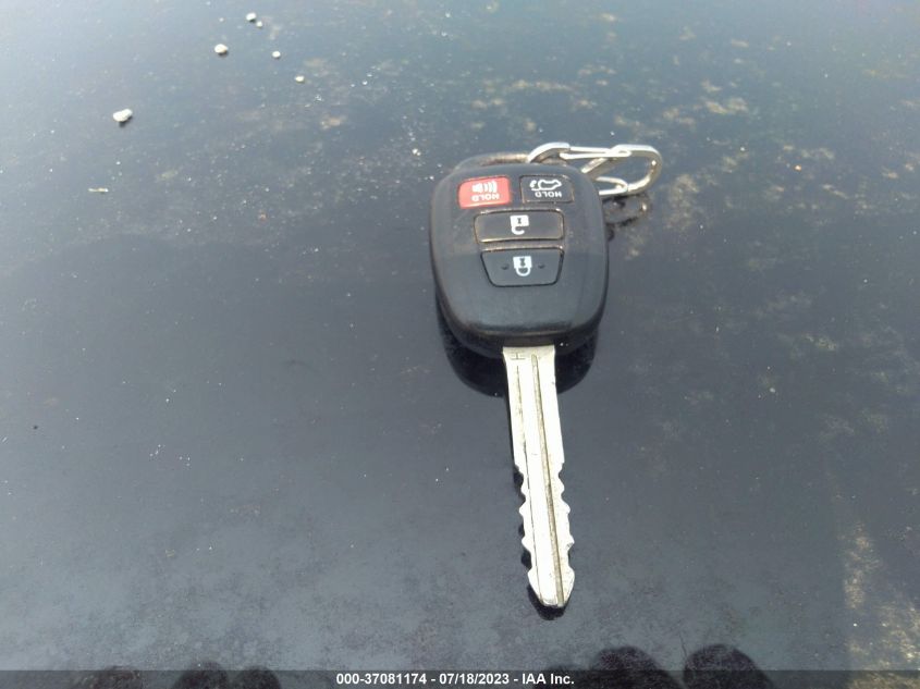 2016 TOYOTA RAV4 XLE - JTMWFREV1GJ086697