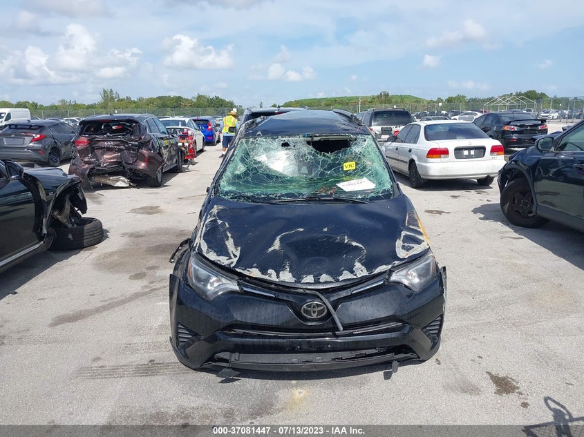 VIN 2T3BFREV6JW762519 2018 TOYOTA RAV4 LE
