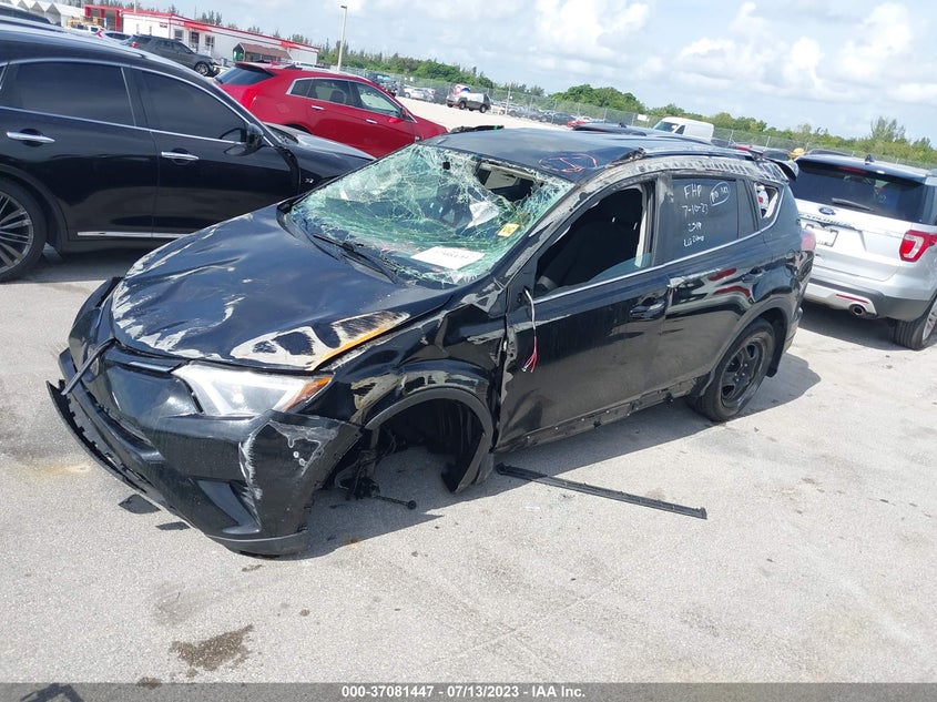 VIN 2T3BFREV6JW762519 2018 TOYOTA RAV4 LE