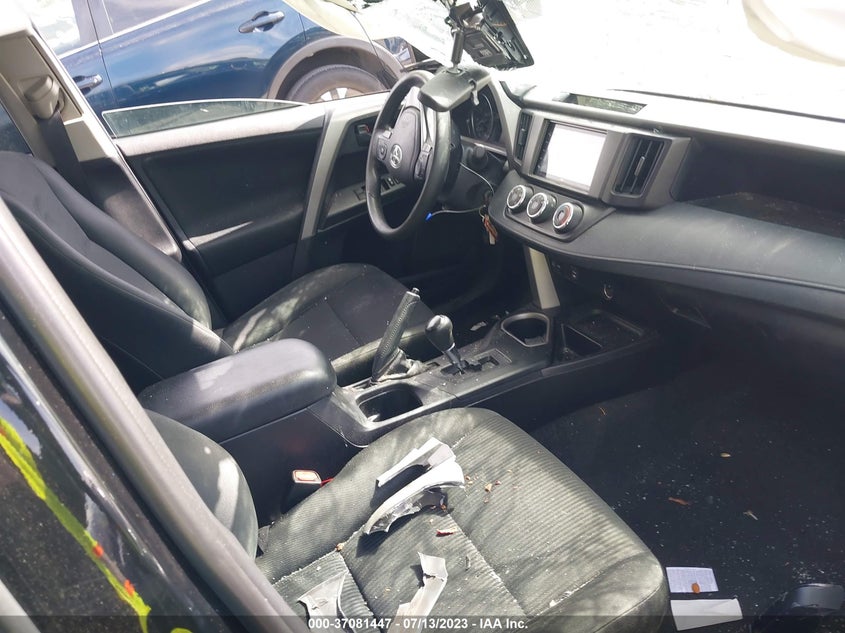 VIN 2T3BFREV6JW762519 2018 TOYOTA RAV4 LE