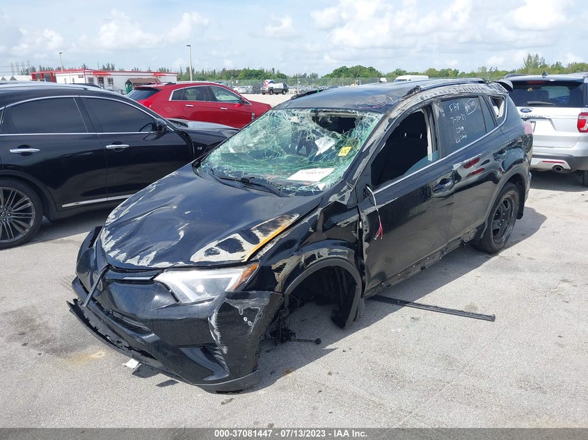 VIN 2T3BFREV6JW762519 2018 TOYOTA RAV4 LE