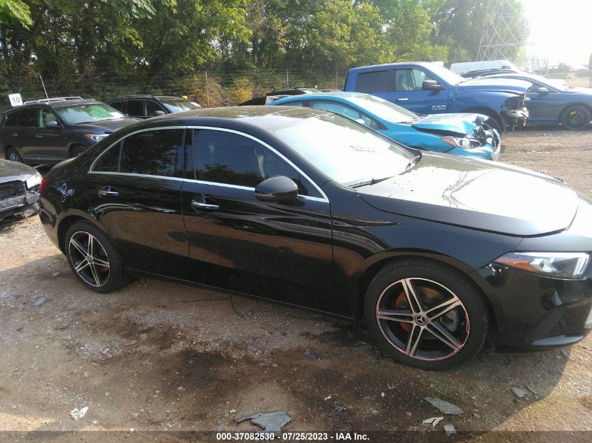 2019 MERCEDES-BENZ A-CLASS A 220 WDD3G4FB3KW031435