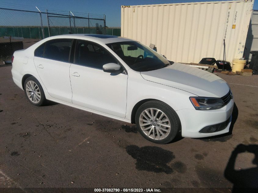 2014 VOLKSWAGEN JETTA SEDAN SEL - 3VWL17AJ2EM437221