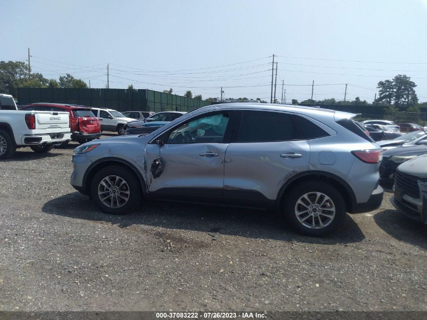 VIN 1FMCU9G63NUB62295 2022 FORD ESCAPE SE