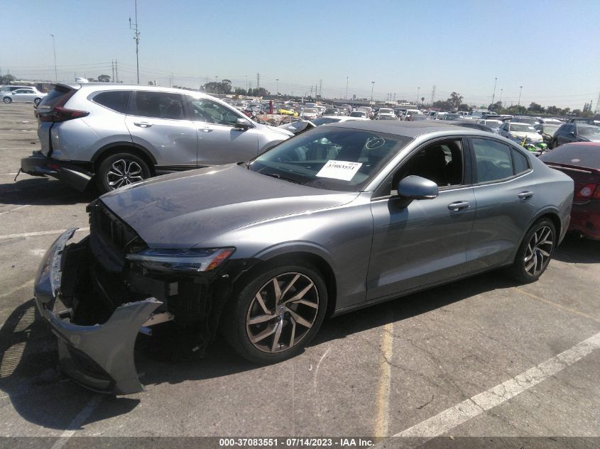 2019 VOLVO S60 MOMENTUM - 7JR102FK5KG017834