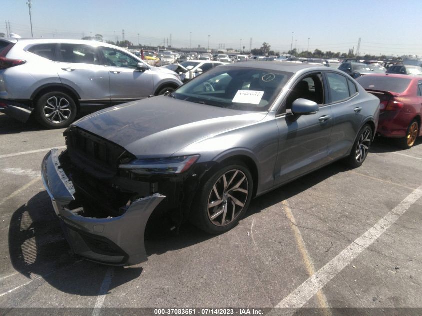 2019 VOLVO S60 MOMENTUM - 7JR102FK5KG017834
