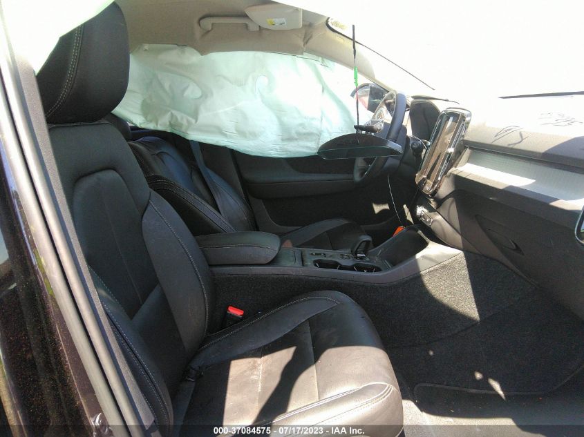 2022 VOLVO XC40 MOMENTUM YV4AC2HK7N2779323