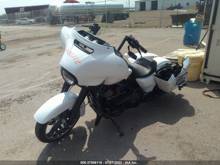 2016 HARLEY-DAVIDSON FLHX STREET GLIDE - 1HD1KBM18GB627636