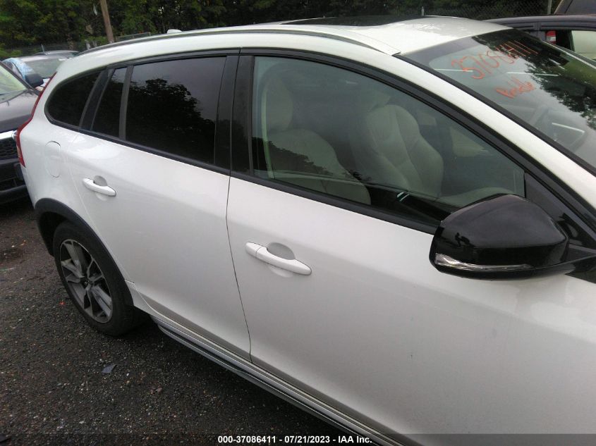 2015 VOLVO V60 CROSS COUNTRY T5 YV4612HK7F1001588