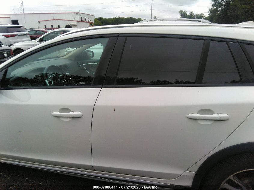 2015 VOLVO V60 CROSS COUNTRY T5 YV4612HK7F1001588