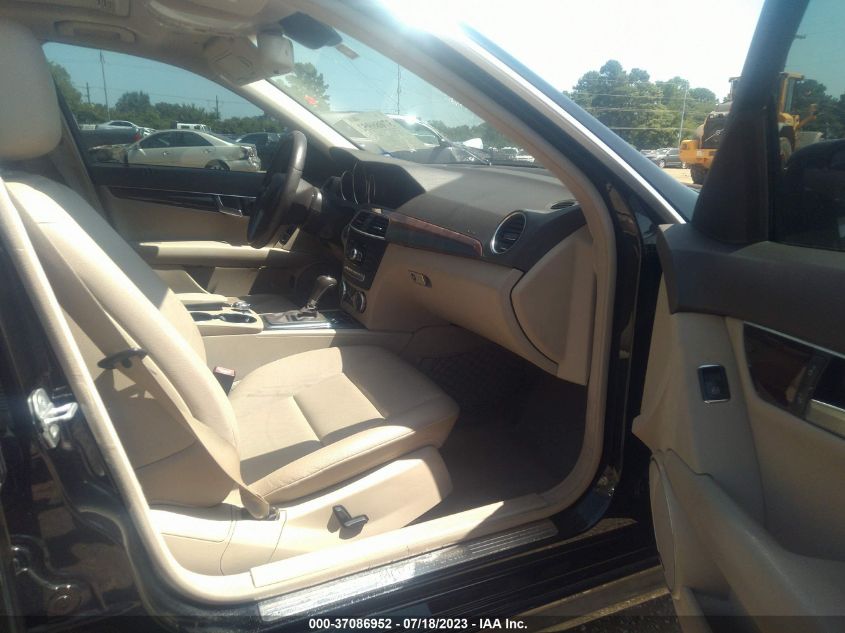 2013 MERCEDES-BENZ C-CLASS C 300 - WDDGF8AB7DA884892