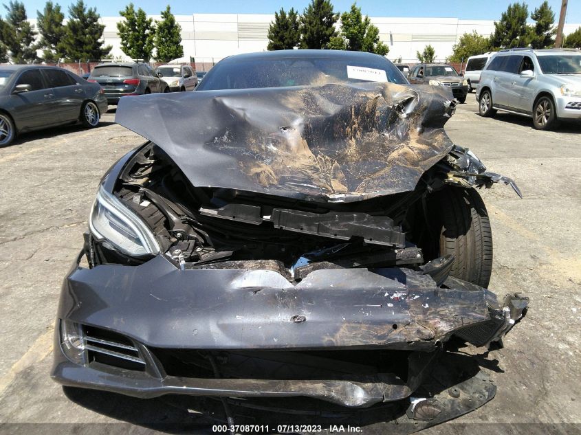 2019 TESLA MODEL S - 5YJSA1E28KF305756