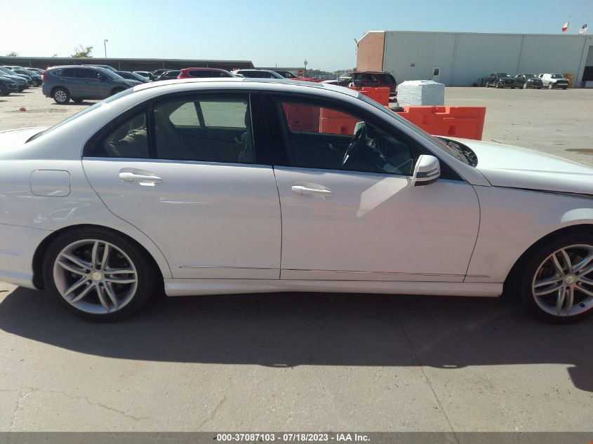 2013 MERCEDES-BENZ C 250 SPORT/LUXURY WDDGF4HB4DG135897