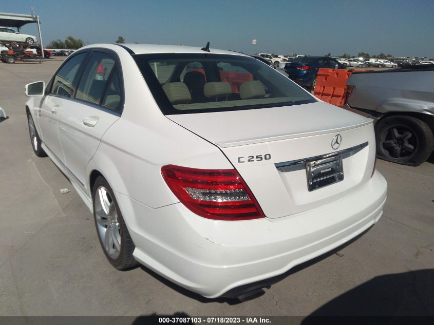 2013 MERCEDES-BENZ C 250 SPORT/LUXURY WDDGF4HB4DG135897