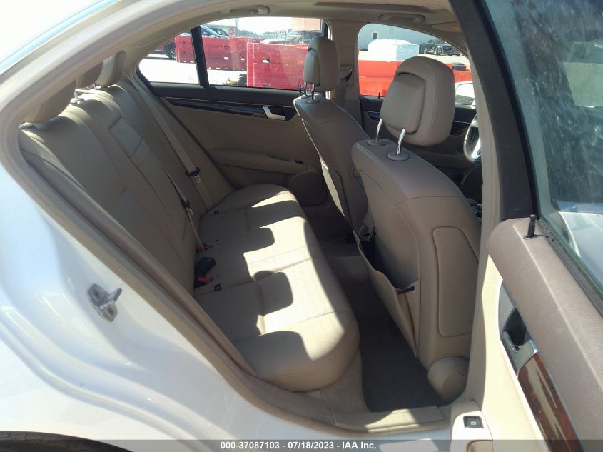 2013 MERCEDES-BENZ C 250 SPORT/LUXURY WDDGF4HB4DG135897