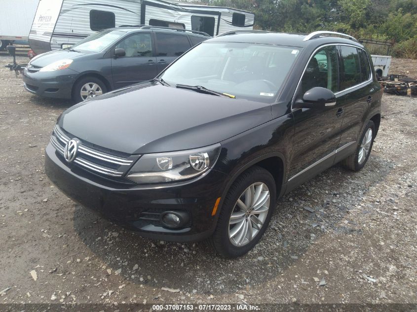 2013 VOLKSWAGEN TIGUAN SE W/SUNROOF & NAV - WVGAV7AX0DW512284