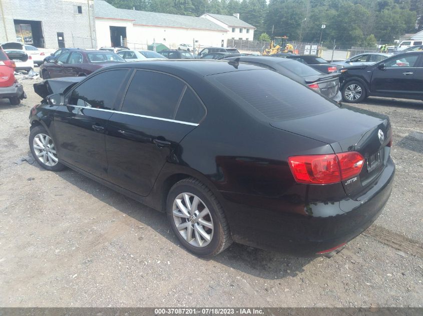 2014 VOLKSWAGEN JETTA SEDAN SE - 3VWD17AJ3EM440911