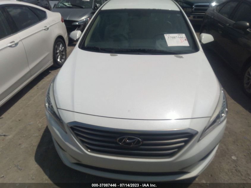 2015 HYUNDAI SONATA 2.4L SE - 5NPE24AF2FH157793